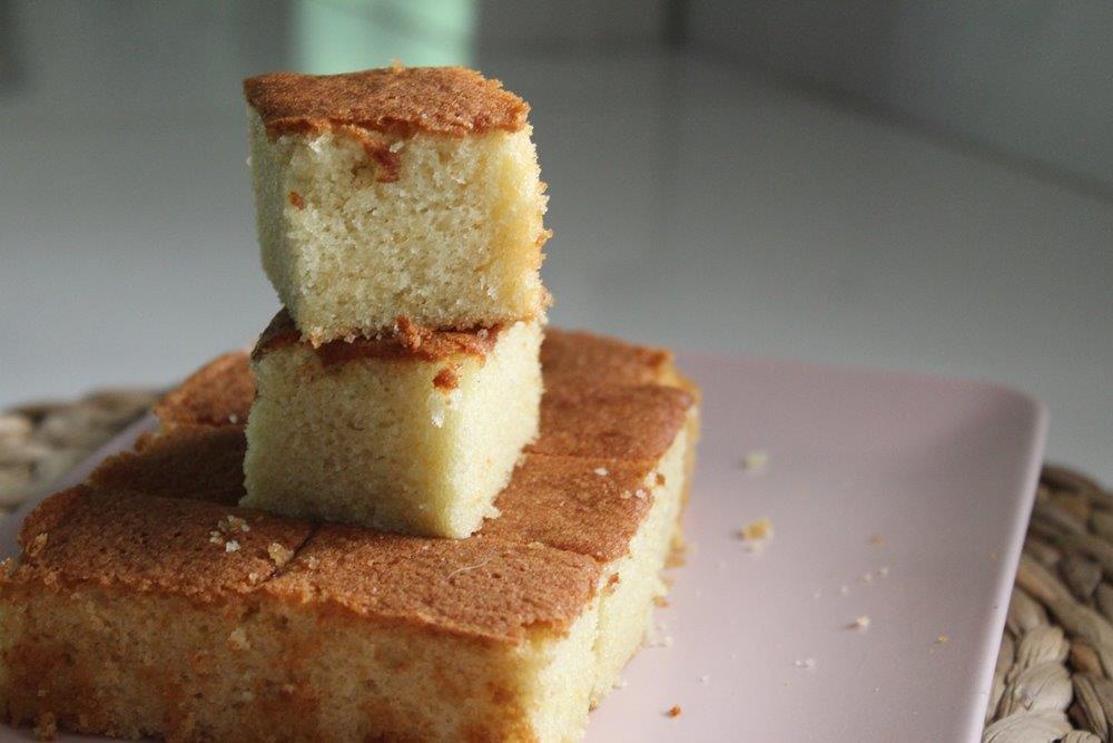 EASY SPONGE CAKE