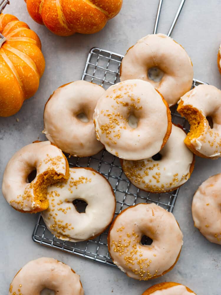 BAKED PUMPKIN DONUTS